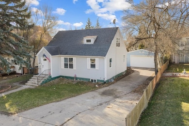 705 9th St NE, Minot, ND 58703 - photo 2