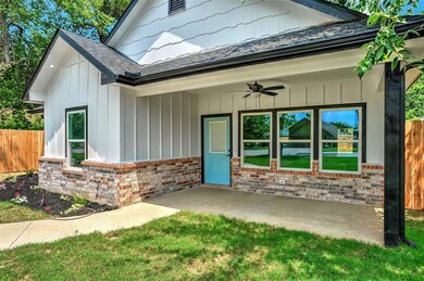 1023 W Coffin St, Denison, TX 75020 - photo 3