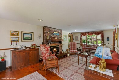 02_145WhiteOakTrail_1_LivingRoom_MLSuse_
