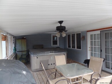 18 Chestnut Ct, Rensselaer, NY 12144 - photo 4