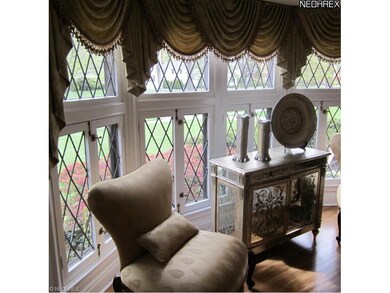 LEADED GLASS BAY WINDOW