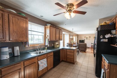 9984 N Country Dr, Effingham, IL 62401 - photo 6