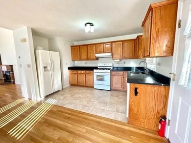 90 Hubbard Ln, Bridgewater, MA 02324 - photo 3