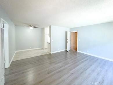 13717 Chadron Ave unit 16, Hawthorne, CA 90250 - photo 4