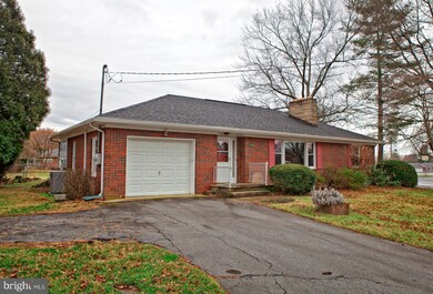 21920 Holiday Dr, Smithsburg, MD 21783 - photo 2