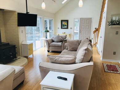 2068 Lakeview Dr E, Lake Ariel, PA 18436 - photo 5