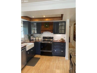 240 E Main St, Canyon City, OR 97820 - photo 4