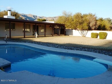 Relaxing pool