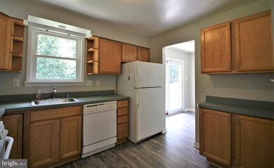 9204 Pinehurst Dr, Fort Washington, MD 20744 - photo 5