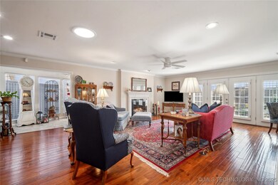 Fresh Interior Paint. Custom Crown Molding & Trim
