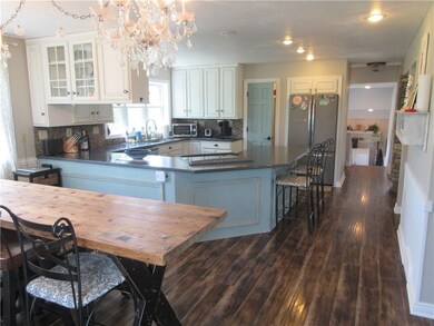 Open, airy kitchen dining room combo