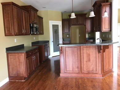 11107 Radleigh Ln, Louisville, KY 40291 - photo 3