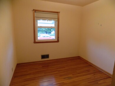 906 Reid St, Lakefield, MN 56150 - photo 7