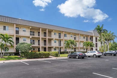 1010 Manatee Rd unit 304, Naples, FL 34114 - photo 2