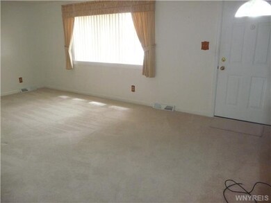 Living Room Spacious living rm w/neutral carpeting