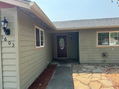 1603 Tamara Cir, Grants Pass, OR 97526 - photo 2