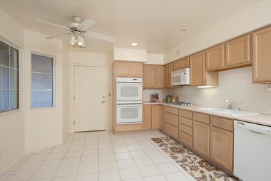 Large & Bright Kitchen
