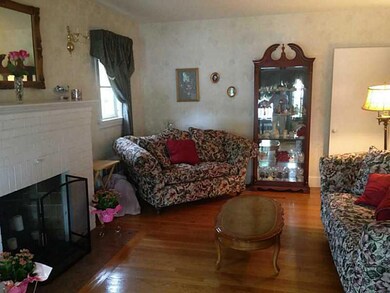 207 Gentian Ave, Providence, RI 02908 - photo 3