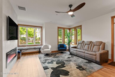Inside-Spokane-Greenchain-4