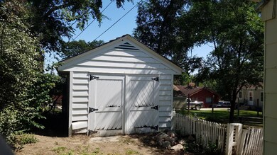 707 Griffin Front pic of detached exteri
