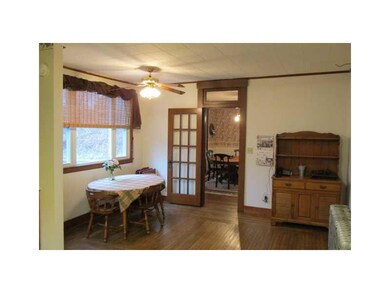 Kitchen. Breakfast area