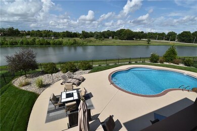 1024 SW Drake Cir, Lees Summit, MO 64082 - photo 2