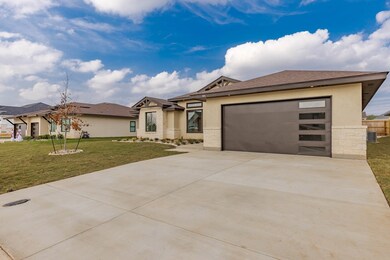 104 Parlin Ln, Fredericksburg, TX 78624 - photo 2