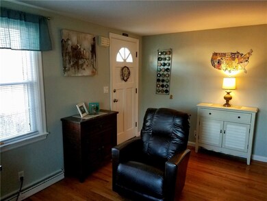 135 Bartlett Dr, Warwick, RI 02886 - photo 3