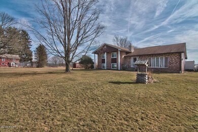 682 Stock Farm Rd, Lake Ariel, PA 18436 - photo 2