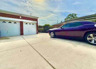 EXTERIOR_Hendricks_Garage