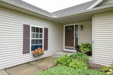 Mandarine_Grove_Ln_2869_Kalamazoo_49004-