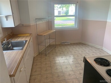 194 Oelkers St, North Tonawanda, NY 14120 - photo 5