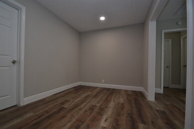 7543 W Knoll St, Houston, TX 77028 - photo 6