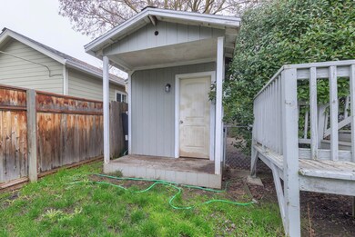 610 NE D St, Grants Pass, OR 97526 - photo 7