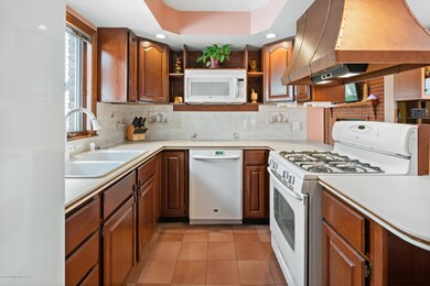 73 Mills Ave, Staten Island, NY 10305 - photo 7