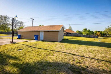 211 C Ave, Cache, OK 73527 - photo 2