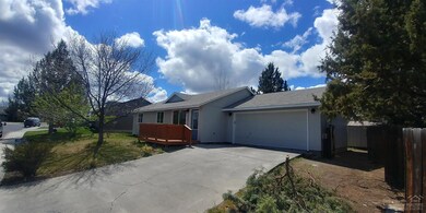 2041 SW 33rd St, Redmond, OR 97756 - photo 3