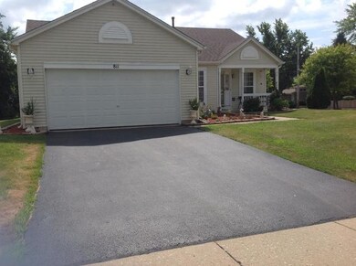 811 N Commonwealth Ave, Aurora, IL 60506 - photo 3