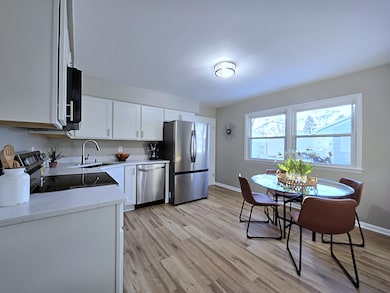 419 Peters Dr, Waukesha, WI 53188 - photo 4