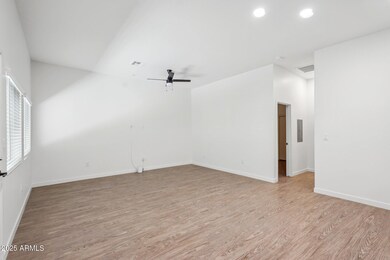 6-web-or-mls-3031 W Northern Ave Unit 10