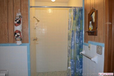 Handicap Shower in Bedroom 1