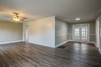 302 Hickory Dr, Shelbyville, TN 37160 - photo 5