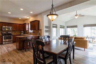 kitchen/dining area/sunroom