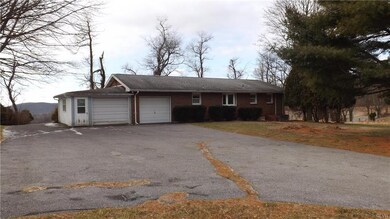 5827 Fox Ln, Emmaus, PA 18049 - photo 2