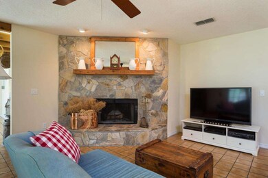 10-1687 Henley Rd NW