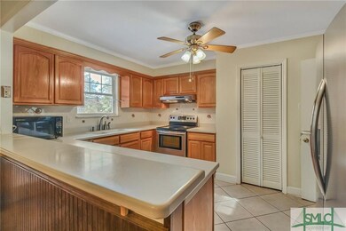 Full tile backsplash, stainless steel appliances, 