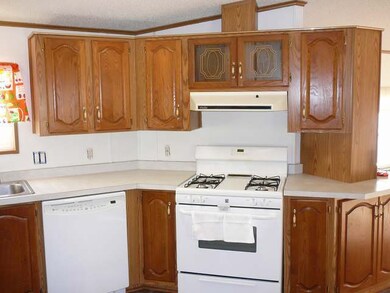 222 E Deer St, Mandan, ND 58554 - photo 7