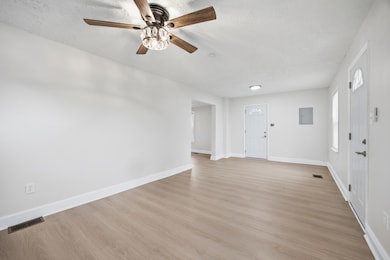 587 Kingston Rd, Lexington, KY 40505 - photo 4