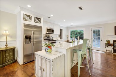 Eat-In Kitchen