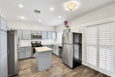 3434 Commendation Dr, Las Vegas, NV 89117 - photo 5